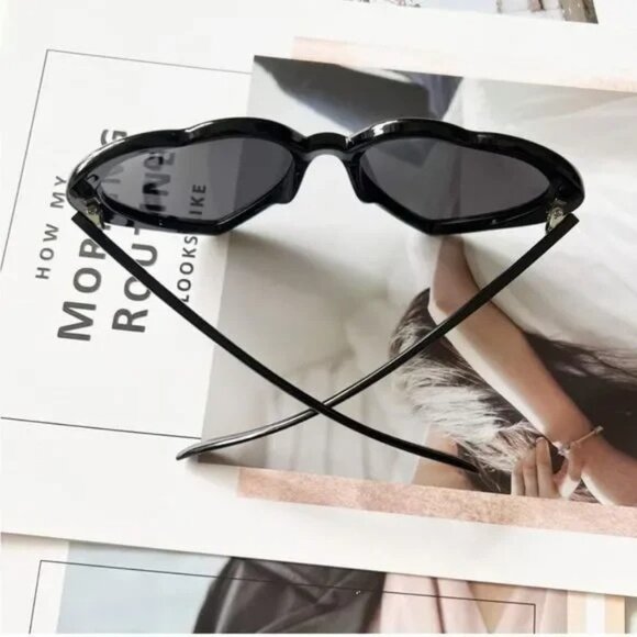 True Love Sunnies heart sunglasses glasses ❤️